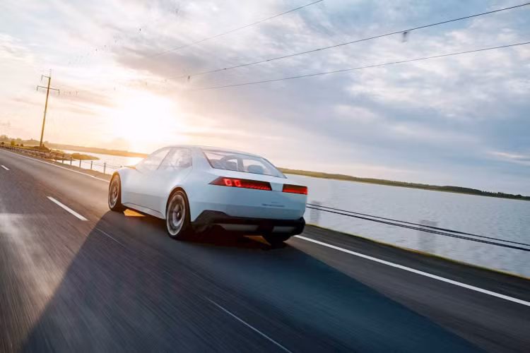 BMW cho biết, nhờ kết hợp những cải tiến về khí động học, hiệu suất mô-tơ điện tốt hơn và khả năng kiểm soát nhiệt độ tối ưu hơn, phạm vi hoạt động có thể tăng lên tới 30% so với các loại xe điện đang có trên thị trường. 