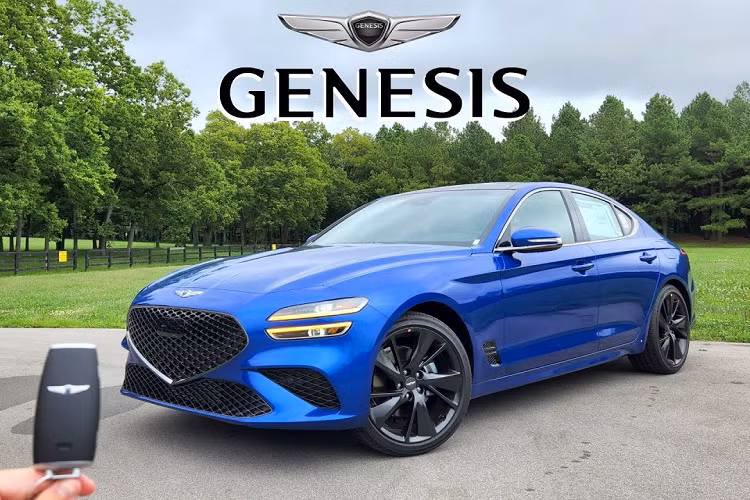 Nội thất của mẫu sedan hạng sang này được nâng cấp nhẹ với hệ thống điều hòa chỉnh bằng cảm ứng, gương chiếu hậu không viền và vô lăng bọc da mới. Những chi tiết nhỏ khác như các phím chức năng, ốp tapi cửa, cửa gió điều hòa và chìa khóa thông minh cũng được cải tiến. Bên cạnh đó là các màu nội thất mới như đen - xám thanh lịch, hệ thống lọc không khí chống vi khuẩn và cổng USB Type C.