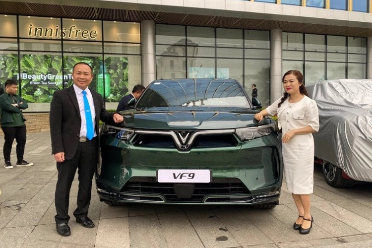 Động cơ điện có công suất tối đa lên tới 300kW (402 mã lực), mô-men xoắn cực đại 620Nm mang đến khả năng vận hành mạnh mẽ đầy phấn khích. Bộ pin 92kWh có khả năng di chuyển tới 438km sau mỗi lần sạc đầy đối với phiên bản Eco và 423km đối với phiên bản Plus (theo tiêu chuẩn WLTP).