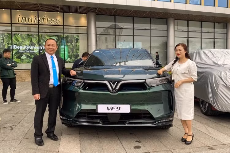 Động cơ điện có công suất tối đa lên tới 300kW (402 mã lực), mô-men xoắn cực đại 620Nm mang đến khả năng vận hành mạnh mẽ đầy phấn khích. Bộ pin 92kWh có khả năng di chuyển tới 438km sau mỗi lần sạc đầy đối với phiên bản Eco và 423km đối với phiên bản Plus (theo tiêu chuẩn WLTP).