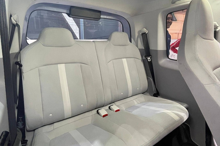 Ngoài Indonesia, Wuling Air ev hiện đã được bán ở một thị trường Đông Nam Á khác là Thái Lan. Trong năm nay, thương hiệu Wuling cũng có kế hoạch xuất khẩu mẫu xe điện này từ nhà máy ở Indonesia sang các thị trường khác.