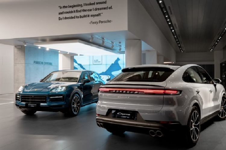 Thứ 3 là phiên bản Turbo GT được trang bị động cơ tăng áp kép V8 4,0 lít với công suất đạt 650 mã lực. Sức mạnh này giúp xe có khả năng tăng tốc từ 0 lên 100 km/giờ trong 3,3 giây và có tốc độ tối đa 305 km/giờ.