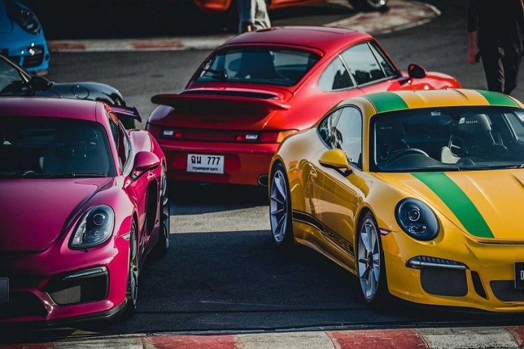 Không chỉ đến gặp mặt và giao lưu, các chủ xe Porsche tham gia sự kiện Das Treffen năm nay còn có cơ hội thử sức trên đường chạy Gymkhana. Trong khi đó, những fan nhí đi cùng bố mẹ lại được hướng dẫn kỹ năng lái thông qua chương trình Kids’ Driving School. Đây quả thực là một sự kiện dành cho mọi thành viên trong gia đình Porsche.