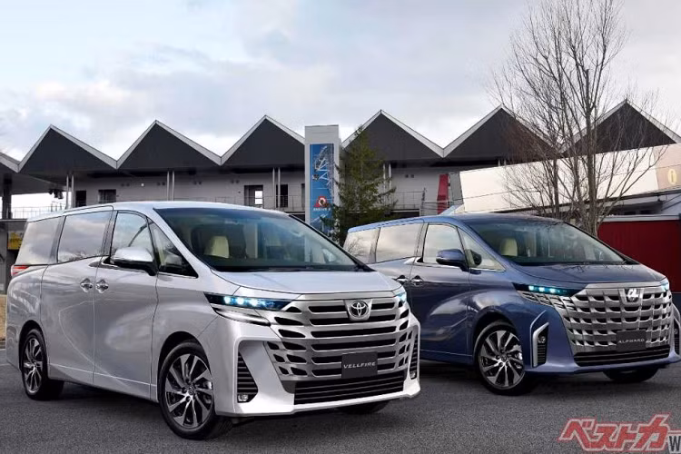 Đầu năm 2023, UMW Toyota Motor, nhà phân phối chính thức của Toyota tại Malaysia đã xoá mẫu xe Alphard và Vellfire trong danh mục sản phẩm trên trang web chính thức. Hành động này đã khiến giới truyền thông và người tiêu dùng đồn đoán về việc Alphard phiên bản mới chuẩn bị được trình làng. Vì mẫu xe MPV Toyota Alphard hiện tại đã được ra mắt từ năm 2015 nên suy đoán trên là hoàn toàn có cơ sở.