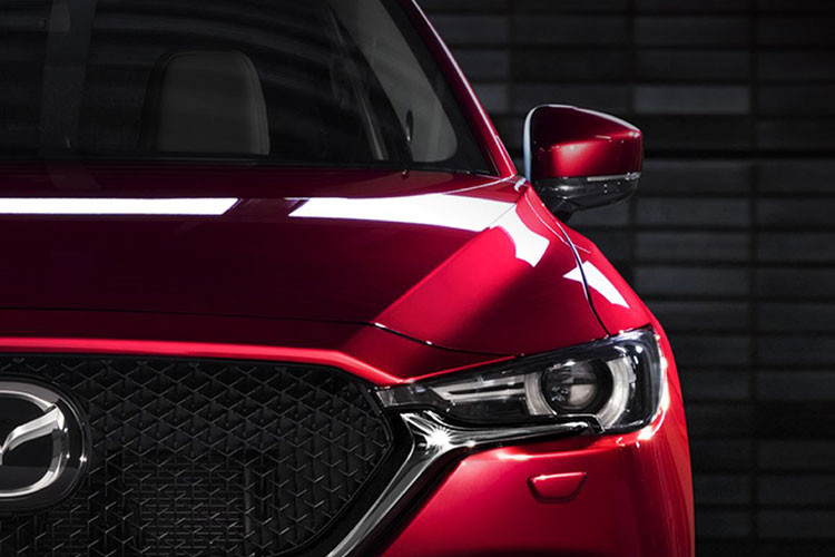 Vào hồi tháng 2/2023, ông Mitsuru Wakiie, Giám đốc sản phẩm của hãng Mazda, đã khẳng định không chắc chắn về tương lai của dòng xe CX-5, ám chỉ việc mẫu SUV cỡ C này sẽ bị "khai tử". Tuy nhiên, chỉ sau 4 tháng, hãng hãng xe Nhật Bản lại "quay xe" khi xác nhận Mazda CX-5 thế hệ mới sẽ sớm được ra mắt.