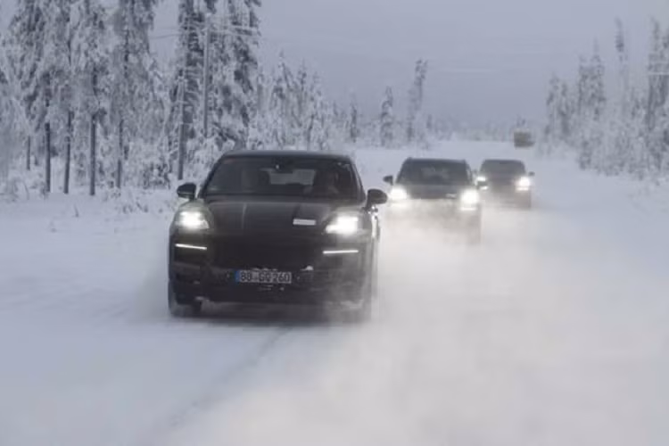 Theo như thông tin mà trang Autocar cho biết, hãng xe thể thao Đức đang thiết kế một chiếc Porsche Cayenne EV mới trên cùng một nền tảng Premium Platform Electric (PPE) với chiếc Macan ở thế hệ tiếp theo