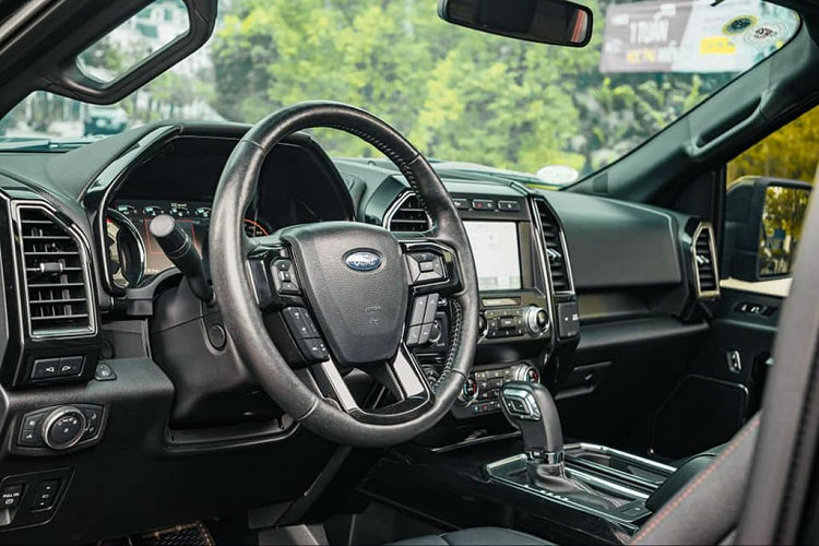 Ngoài ra, phiên bản Harley-Davidson còn được trang bị bộ mâm kích thước 22 inch kiểu khiên la mã cực kỳ ấn tượng và không thể nhầm lẫn.