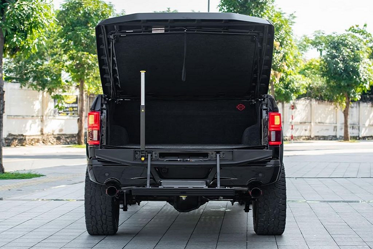 Về truyền động, Ford F-150 Harley-Davidson được trang bị 2 tuỳ chọn động cơ V8 5.0L hoặc V6 3.5L EcoBoost. Đi kèm với đó còn là options hệ dẫn động 1 hoặc 2 cầu.