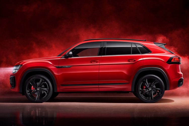 Cả hai động cơ trên đều đi với hộp số tự động ly hợp kép 7 cấp và hệ dẫn động 4 bánh toàn thời gian 4Motion. Lượng xăng tiêu thụ trung bình của động cơ 2.0L là 8,64 lít/100 km trong khi con số tương ứng của động cơ 2.5L là 9,7 lít/100 km.