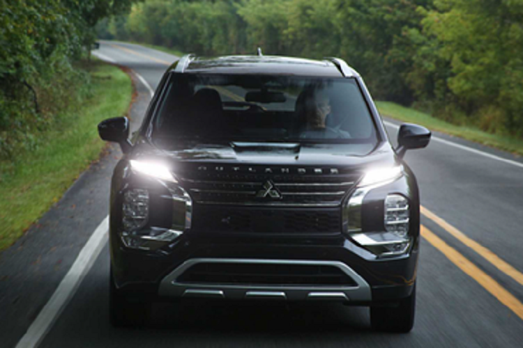 Thứ nhất là động cơ xăng 4 xy-lanh, dung tích 2.5L sản sinh công suất tối đa 181 mã lực và momen xoắn cực đại 245 Nm. Động cơ này được ghép nối với một hộp số tự động vô cấp (CVT) cùng tùy chọn hệ dẫn động 4 bánh toàn thời gian.