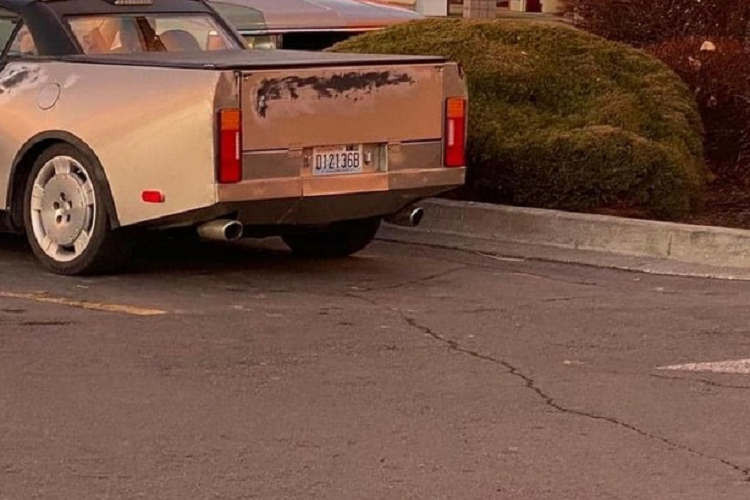 Một số bình luận cho rằng có thể ai đó đã mua được một chiếc Lexus SC430 tai nạn bị móp từ phía sau khá nặng nên đã nghĩ ra ý tưởng và tạo ra 1 trường hợp chuyển đổi thành xe độc lạ đến vậy. Suy luận này càng thêm phần đúng khi nửa phần thân xe trước của chiếc Lexus SC430 còn khá nguyên bản, còn nửa phía sau được đắp từ các tấm tôn, đuôi xe để lộ rõ những vết móp to lớn.