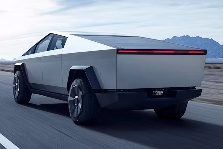 Trong đó, phiên bản RWD sẽ được trang bị 1 mô-tơ điện trên cầu xe, cho phép xe tăng tốc từ 0-96 km/h trong thời gian 6,5 giây, đạt vận tốc tối đa 180 km/h và có sức kéo 3.402 kg. Phạm vi di chuyển của phiên bản RWD sau khi sạc đầy pin là 402 km.