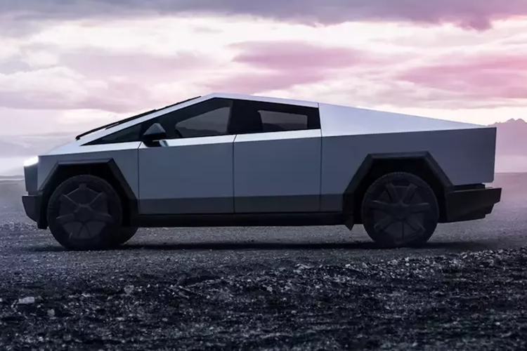 Điểm nhấn của mẫu xe bán tải thuần điện này chính là phần thân vỏ bằng thép không gỉ và không sơn màu. Ông Musk miêu tả phần thân vỏ này như "bộ xương bên ngoài" giúp Cybertruck có độ cứng xoắn cao hơn cả siêu xe McLaren P1 và chống được đạn.