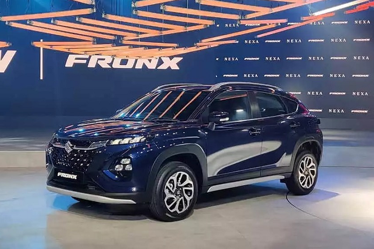Đúng như thông tin từ trước đó, trong triển lãm Auto Expo 2023, hãng Suzuki đã vén màn mẫu SUV lai Coupe được phát triển dựa trên Baleno. Mẫu xe mới này không được gọi bằng là Baleno Cross như dự đoán từ trước mà có tên Suzuki Fronx 2023 mới.