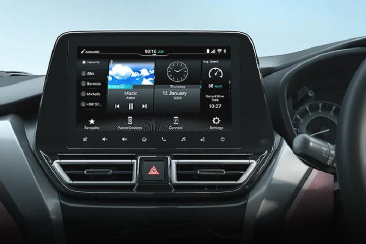 Động cơ này tạo ra công suất tối đa 100 mã lực tại tua máy 5.500 vòng/phút và mô-men xoắn cực đại 147,6 Nm tại tua máy 2.000 - 4.500 vòng/phút. Động cơ kết hợp với hộp số sàn 5 cấp hoặc tự động 6 cấp. Ngoài ra, động cơ còn có sự hỗ trợ của công nghệ ngắt máy tạm thời Idle Start Stop, hệ thống phanh tái sinh năng lượng và hỗ trợ mô-men xoắn khi tăng tốc.