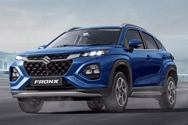 Là mẫu SUV lai Coupe đầu tiên của Suzuki ở thị trường Ấn Độ, Fronx có một số chi tiết thiết kế tương tự Grand Vitara như đầu xe thẳng đứng và hệ thống đèn 2 tầng. Trên lưới tản nhiệt cũng có nẹp mạ crôm nằm ngang, nối liền với logo hãng như Suzuki Grand Vitara.