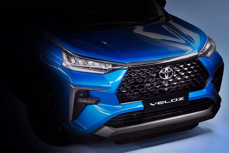 Triển lãm Ô tô Quốc tế GIIAS 2023 sẽ diễn ra từ ngày 10 đến ngày 20 tháng 8 năm 2023. Hiện tại, các thông số kỹ thuật của Veloz Hybrid vẫn chưa được tiết lộ. Tuy nhiên, ông Anton đã gợi ý rằng Veloz Hybrid có thể dùng chung pin và hệ truyền động tương tự Yaris Cross Hybrid.