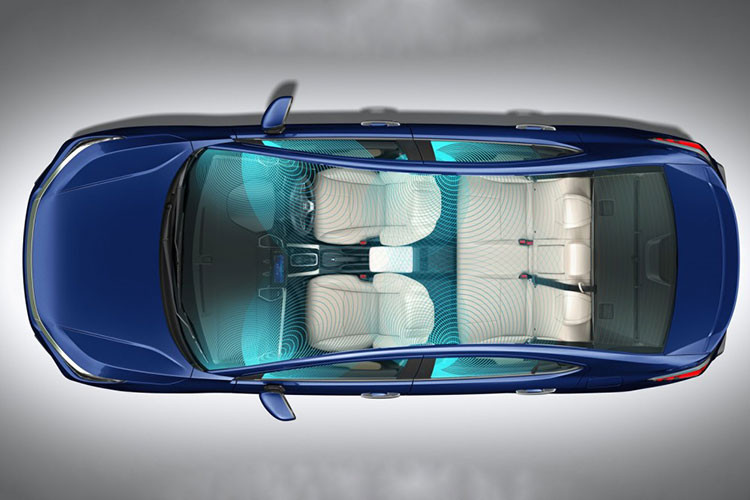 Tại Ấn Độ, xe được trang bị thêm phanh tay điện tử, tuy nhiên khi về Việt Nam, rât có thể Honda City 2023 sẽ vẫn dùng phanh tay cơ nhằm có mức giá bán tốt hơn để cạnh tranh với các đối thủ cùng phân khúc.