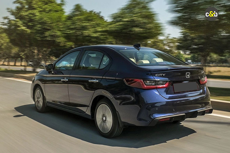 Về ngoại hình, nhìn chung mẫu xe sedan Honda City 2023 không có quá nhiều khác biệt so với bản đang bán trên thị trường. Dựa vào thông tin đăng tải trên trang web của cục đăng kiểm, ở bản nâng cấp, xe có khối lượng nặng hơn, bản RS sẽ được bổ sung thêm phanh đĩa phía sau.