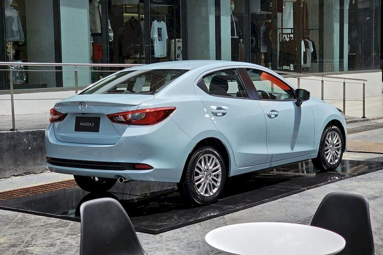 Trên phiên bản 2023 này, Mazda2 không có thay đổi lớn về kiểu dáng, thiết kế và trang bị. Tuy nhiên mẫu xe hạng B này vẫn tạo được sức hút ở xứ sở chùa Vàng. Cụ thể, theo Mazda Thái Lan chỉ sau 5 ngày mở bán hãng xe Nhật Bản đã thu về được hơn 1.500 đơn đặt hàng.