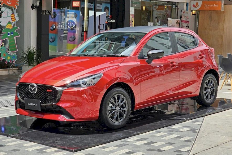 Mazda2 không phải là một mẫu xe mới, nó được giới thiệu lần đầu tiên tại Thái Lan vào năm 2014 dưới dạng sedan và hatchback để cạnh tranh với Toyota Vios, Toyota Yaris, Honda City, Honda Jazz , và bây giờ là Honda City Hatchback cùng Nissan Almera.