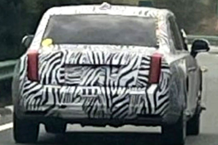 Về sức mạnh, vẫn chưa có thông tin chính thức về việc liệu mẫu xe mới có tiếp tục sử dụng động cơ V12, dung tích 6.0 lít hay không. Nếu thay đổi, nhiều khả năng xe sẽ sử dụng hệ truyền động V8, dung tích 4.0 lít, như Hồng Kỳ LS7.