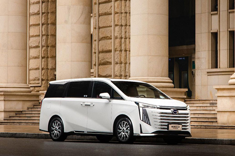 Phạm vi hoạt động của xe GAC Trumpchi E9 hoàn toàn bằng điện trong điều kiện làm việc WLTC của nó vượt quá 100 km, còn khi kết hợp thêm động cơ xăng, xe di chuyển hơn 1000 km. Các thông số chi tiết, cũng như giá xe GAC Trumpchi E9 2023 và thời gian bán ra thị trường sẽ được tiết lộ tại triển lãm ô tô Thượng Hải 2023.