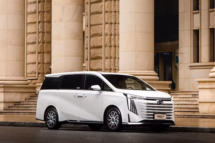 Phạm vi hoạt động của xe GAC Trumpchi E9 hoàn toàn bằng điện trong điều kiện làm việc WLTC của nó vượt quá 100 km, còn khi kết hợp thêm động cơ xăng, xe di chuyển hơn 1000 km. Các thông số chi tiết, cũng như giá xe GAC Trumpchi E9 2023 và thời gian bán ra thị trường sẽ được tiết lộ tại triển lãm ô tô Thượng Hải 2023.