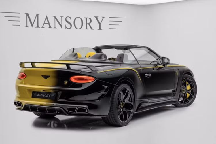 Trên nền sơn đen, xe sẽ có các chi tiết màu vàng làm điểm nhấn, ngược lại trên nền sơn vàng Bentley Continental GTC Mansory Vitesse cũng có các điểm đen nhấn nhá. Ngoài màu sơn ngoại thất độc đáo, Bentley Continental GTC Mansory Vitesse còn được bổ sung thêm nhiều chi tiết khí động học. Ở phần đầu xe, chiếc grand tourer mui trần hạng sang thể thao hơn với thiết kế cản trước và nắp capo mới. Lưới tản nhiệt mắt cáo được thay bằng thiết kế các thanh nan dọc.