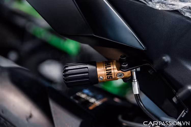 H2R sử dụng động cơ 4 xy-lanh thẳng hàng, dung tích 998 cc, đi cùng bộ siêu nạp cho ra công suất 310 mã lực, mô-men xoắn 164 Nm. Vận tốc tối đa H2 R có thể đạt được là 380 km/h.