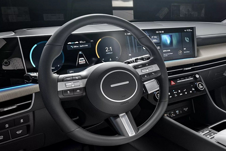 Hiện hãng Hyundai chưa công bố thông số cụ thể của Sonata mới. Tuy nhiên, theo một số nguồn tin, xe sẽ được trang bị động cơ xăng 4 xi-lanh, tăng áp, dung tích 2.5L tiêu chuẩn mới. Động cơ này thay cho máy xăng 4 xi-lanh, tăng áp, dung tích 1.6L cũ. Ở Hyundai Sonata N Line cũ, động cơ 2.5L này tạo ra công suất tối đa 290 mã lực và mô-men xoắn cực đại 421 Nm.