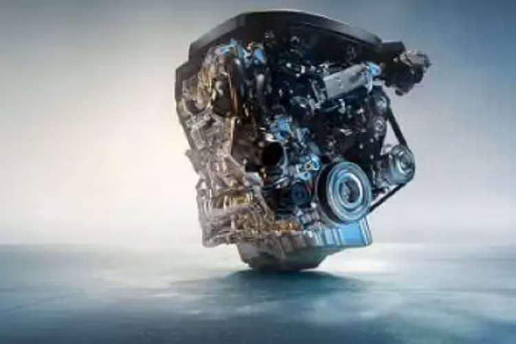 Tại Ấn Độ, 3-Series Gran Limousine G28 phiên bản 330i vẫn trang bị động cơ xăng tăng áp 4 xy-lanh 2.0L có công suất 258 mã lực và mô-men xoắn 400 Nm, trong khi bản 320d dùng máy dầu tăng áp 2.0L 4 xy-lanh có công suâst 190 mã lực và mô-men xoắn 400 Nm. Cả 2 đều đi kèm với hộp số tự động 8 cấp Steptronic Sport và hệ dẫn động cầu sau.