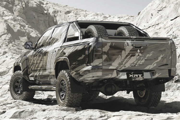 Ngoài ra, trong tương lai, Triton còn được bổ sung một biến thể thuần điện. Dự kiến, còn một mẫu bán tải thuần điện khác là Nissan Navara, dùng chung khung gầm với Mitsubishi Triton chạy điện sẽ ra mắt sau.