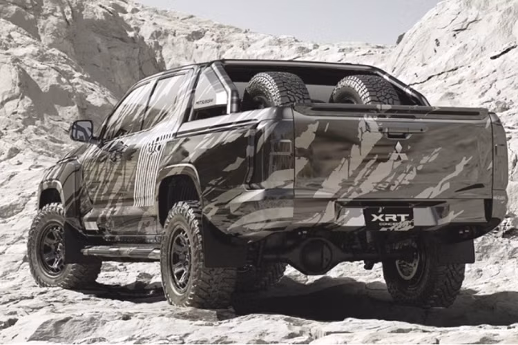 Ngoài ra, trong tương lai, Triton còn được bổ sung một biến thể thuần điện. Dự kiến, còn một mẫu bán tải thuần điện khác là Nissan Navara, dùng chung khung gầm với Mitsubishi Triton chạy điện sẽ ra mắt sau.