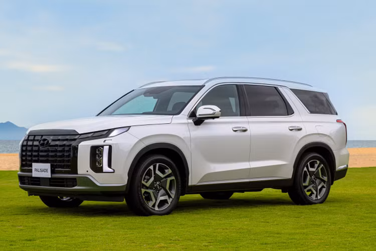 Khi được hỏi về SantaFe mới, Boyle bày tỏ sự tin tưởng việc mẫu SUV ăn khách nhất của hãng sẽ được người tiêu dùng đón nhận. “Tôi nghĩ chúng tôi sẽ làm hài lòng khách hàng hiện tại. Không những vậy, chúng tôi cũng sẽ chinh phục được cả những khách hàng mới”.