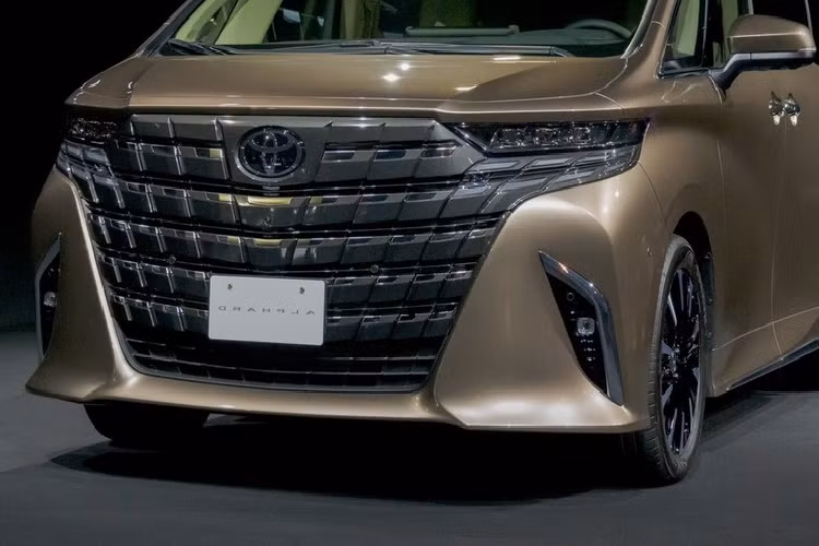 Điểm nhấn còn lại của mẫu MPV cỡ lớn này là gói công nghệ an toàn chủ động Toyota Safety Sense tiêu chuẩn. Gói này bao gồm hệ thống kiểm soát hành trình thích ứng tích hợp radar, cảnh báo lệch làn đường, nhận biết biển báo giao thông và hệ thống đèn pha thích ứng.