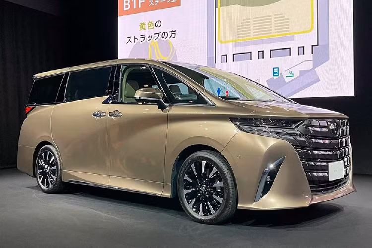  Toyota Alphard thế hệ mới vừa ra mắt ở thị trường Nhật Bản và Trung Quốc vào tháng 6 năm nay. Chẳng bao lâu sau đó, hãng Toyota đã bắt đầu mở cọc cho mẫu MPV hạng sang được mệnh danh "chuyên cơ mặt đất" này ở khu vực Đông Nam Á, cụ thể là Malaysia.