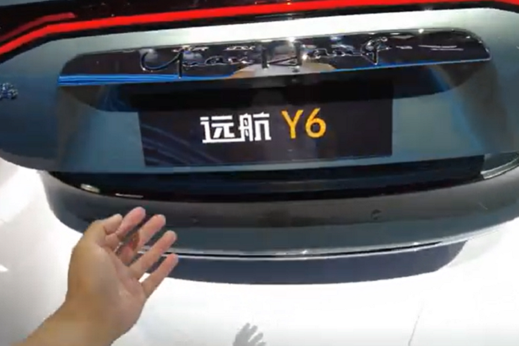 Theo thông tin chính thức từ hãng xe Trung Quốc này, Yuanhang Y6 có nhiều điểm nổi bật như sạc siêu nhanh 800V, nhờ đó, bạn chỉ cần cấm sạc 10 phút là có thể lên xe di chuyển thêm quãng đường dài 300 km, bằng từ Sài Gòn đi Đà Lạt.