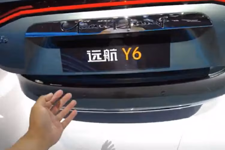 Theo thông tin chính thức từ hãng xe Trung Quốc này, Yuanhang Y6 có nhiều điểm nổi bật như sạc siêu nhanh 800V, nhờ đó, bạn chỉ cần cấm sạc 10 phút là có thể lên xe di chuyển thêm quãng đường dài 300 km, bằng từ Sài Gòn đi Đà Lạt.