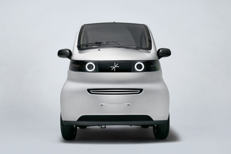 Đến nay, Zhidou A01 lại được ra mắt ở thị trường châu Âu nhưng dưới tên gọi khác là Ark Zero EV chạy điện. Mẫu xe này do công ty khởi nghiệp chuyên về xe điện có tên Ark phân phối. Công ty này hiện đang đặt trụ sở tại thành phố London, Anh. Vào thời điểm hiện tại, mẫu ôtô điện Trung Quốc này chỉ được bán ở thị trường Anh quốc với giá 5.995 Bảng (khoảng 181 triệu đồng). Như vậy, so với giá dự kiến của Zhidou A01 ở Việt Nam, Ark Zero EV đắt hơn gần gấp đôi.