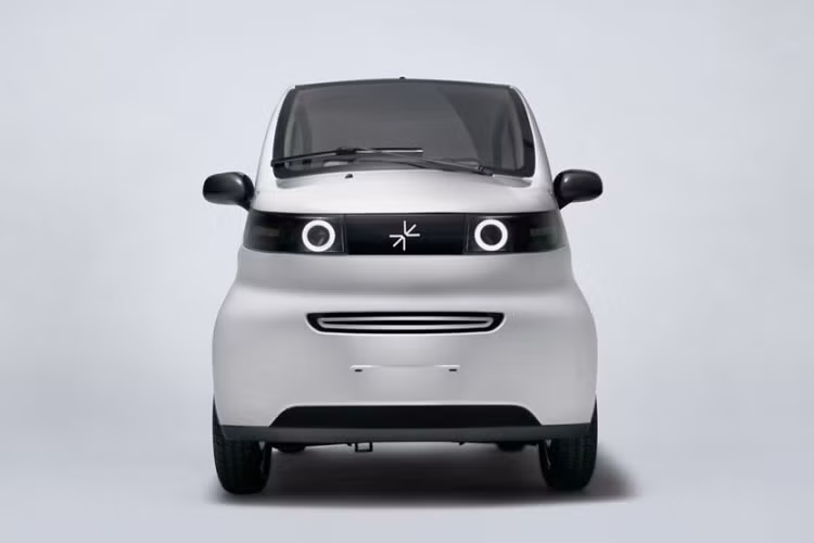 Đến nay, Zhidou A01 lại được ra mắt ở thị trường châu Âu nhưng dưới tên gọi khác là Ark Zero EV chạy điện. Mẫu xe này do công ty khởi nghiệp chuyên về xe điện có tên Ark phân phối. Công ty này hiện đang đặt trụ sở tại thành phố London, Anh. Vào thời điểm hiện tại, mẫu ôtô điện Trung Quốc này chỉ được bán ở thị trường Anh quốc với giá 5.995 Bảng (khoảng 181 triệu đồng). Như vậy, so với giá dự kiến của Zhidou A01 ở Việt Nam, Ark Zero EV đắt hơn gần gấp đôi.