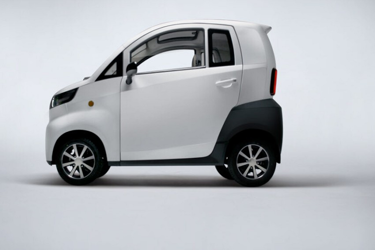 Tương tự Zhidou A01 sắp bán ở Việt Nam, mẫu ôtô điện này cũng có kích thước rất nhỏ, bao gồm chiều dài 2.500 mm, chiều rộng 1.202 mm, chiều cao 1.625 mm và chiều dài cơ sở 1.720 mm. So với đối thủ Smart ForTwo - mẫu xe được định nghĩa là xe đô thị cỡ nhỏ, Ark Zero EV ngắn hơn 200 mm và hẹp hơn đến 460 mm. Ngoài ra, theo công ty phân phối, mẫu xe này có cấu trúc bằng nhôm nên trọng lượng chỉ dừng ở mức rất thấp là 489 kg.