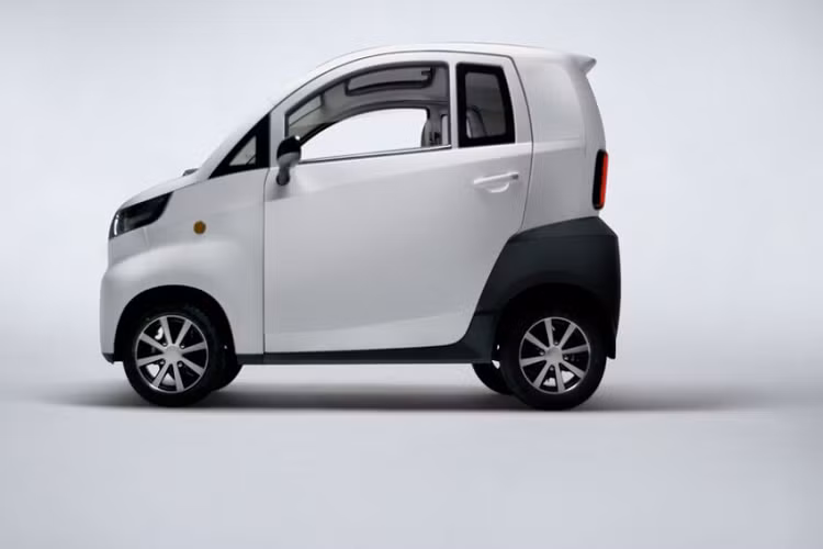 Tương tự Zhidou A01 sắp bán ở Việt Nam, mẫu ôtô điện này cũng có kích thước rất nhỏ, bao gồm chiều dài 2.500 mm, chiều rộng 1.202 mm, chiều cao 1.625 mm và chiều dài cơ sở 1.720 mm. So với đối thủ Smart ForTwo - mẫu xe được định nghĩa là xe đô thị cỡ nhỏ, Ark Zero EV ngắn hơn 200 mm và hẹp hơn đến 460 mm. Ngoài ra, theo công ty phân phối, mẫu xe này có cấu trúc bằng nhôm nên trọng lượng chỉ dừng ở mức rất thấp là 489 kg.