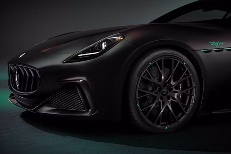 Ngoài ra dòng GranTurismo còn có bản thấp hơn là Modena với công suất 489 mã lực và mô-men xoắn 600 Nm. Maserati tiết lộ rằng, số lượng sản xuất sẽ bị giới hạn ở mức 75 chiếc trên toàn thế giới và hiện thương hiệu vẫn chưa tiết lộ cụ thể về kế hoạch phân bổ của mẫu xe này. 