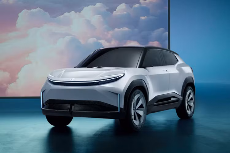 Hiện tại Toyota Urban SUV Concept mới chưa có tên chính thức, Toyota cho biết sẽ tiết lộ thêm thông số kỹ thuật chi tiết hơn vào một thời điểm nào đó trong năm 2024, khi phiên bản thương mại đã phần nào sẵn sàng. Hãng xe Nhật chỉ xác nhận kích thước của xe dài x rộng x cao lần lượt là 4.300 mm x 1820 mm và 1.620 mm.