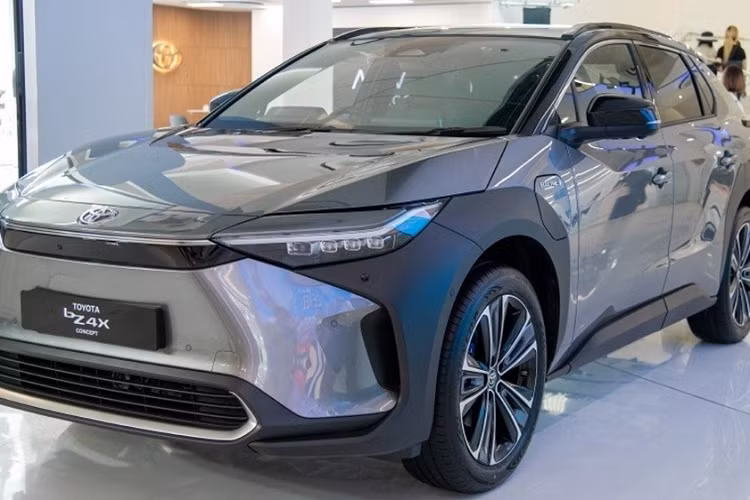 Nhờ đợt giảm giá mạnh tay này mà doanh số Quý I năm 2023 của Toyota bZ4X tại Trung Quốc có phần được cải thiện đáng kể, khi Toyota đã bán được 4.794 xe bZ4X, trong đó, bao gồm 1.054 vào tháng 1, 1.549 xe vào tháng 2 và tăng mạnh nhất là 2.191 chiếc vào tháng 3. Một thông báo khác của Toyota cho thấy, họ đã bán được 5.144 xe điện tại Trung Quốc trong Quý I, kết hợp với bZ4X và các mẫu xe điện khác (chủ yếu là bZ3 ).