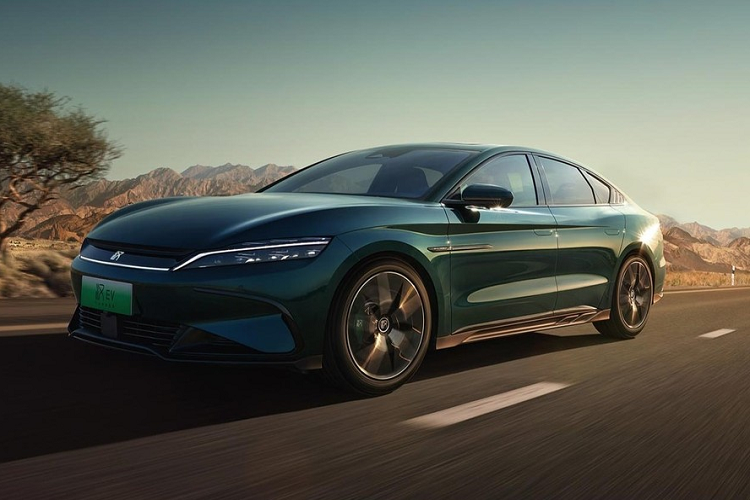 Đơn đặt hàng vượt quá 15.000 chiếc chỉ trong 3 ngày và số đơn đặt hàng đã vượt quá 25.000 xe trong vòng 5 ngày kể từ ngày xe niêm yết, mức tăng đáng kinh ngạc khi trung bình 1 ngày có hơn 5.000 xe BYD Qin PLUS DM-i Champion Edition 2023 được cọc.