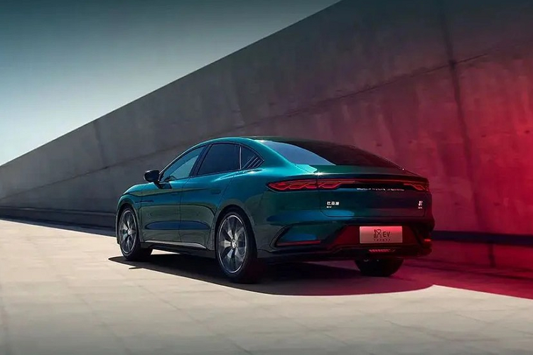 Việc tăng số lượng và giảm giá Qin PLUS khiến mọi người trông đợi vào đợt nâng cấp hàng năm của các mẫu xe khác nhà BYD, mới đây đã có thông tin tiết lộ BYD Han EV Genesis Edition 2023 mới sẽ ra mắt vào tháng 3 với những nâng cấp về ngoại hình, tiện nghi, hiệu suất khung gầm và hệ thống giải trí thông minh nhưng giá bán "khá mềm".