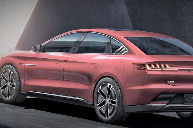 Về sức mạnh, chưa có báo cáo đề cập việc BYD Han EV 2023 sẽ được nâng cấp gì không về động cơ, chỉ biết rắng, các mẫu xe sẽ có phạm vi hoạt động là 506 km, 605 km, 610 km và 715 km. Cuối cùng, BYD Han EV Genesis Edition 2023 bản 605 km Premium Model và Genesis Edition 715 km Premium Model cũng sẽ được nâng cấp hệ thống giám sát điểm mù BSD.