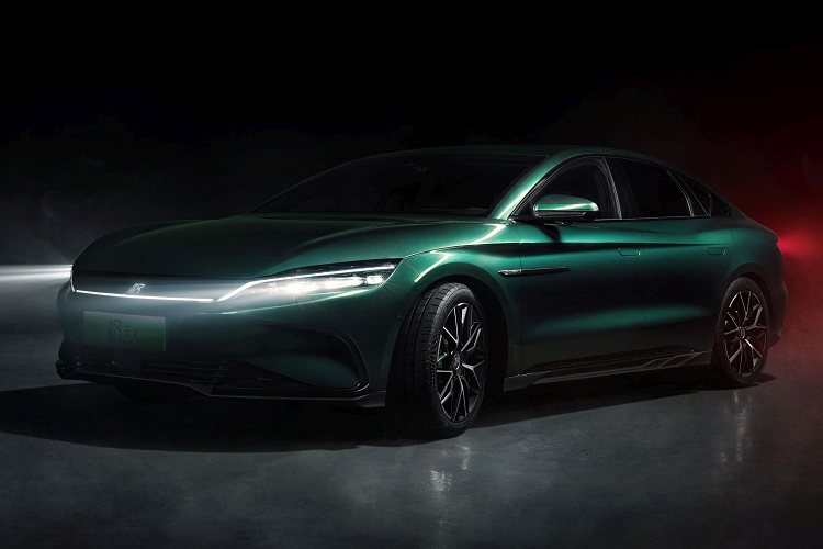 Khung gầm xe BYD Han vẫn được khách hàng đánh giá tốt nhưng với sự phát triển như vũ bão của ngành công nghiệp ô tô tại Trung Quốc và trên thế giới đang rất nóng, dù doanh số bán hàng có cao đến đâu cũng có nguy cơ bị vượt qua nếu không có những cải tiến.